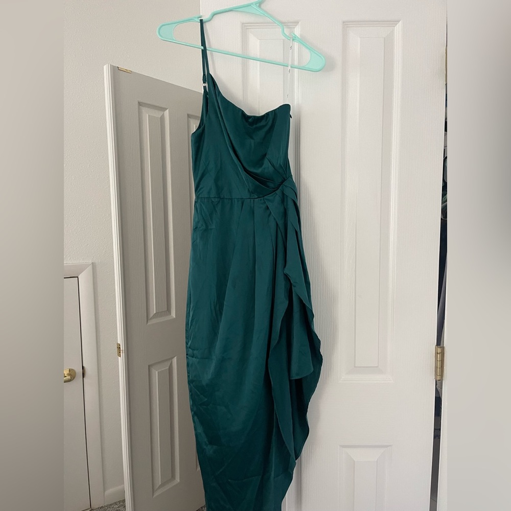 Lulus one shoulder asymmetrical midi dress emerald size XS